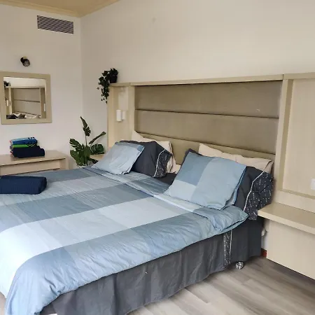 Luxury With Pool View מלון דירות *