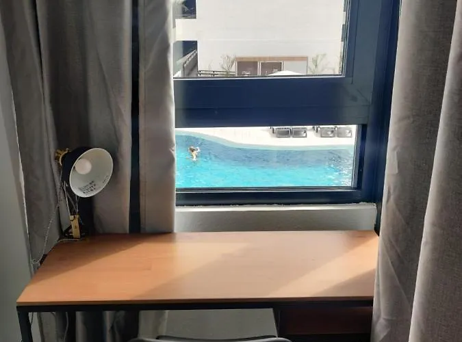 Luxury With Pool View Ξενοδοχείο με διαμερίσματα