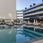 Luxury With Pool View Апарт-готель