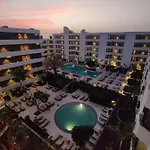 Апарт-готель Luxury With Pool View 3*