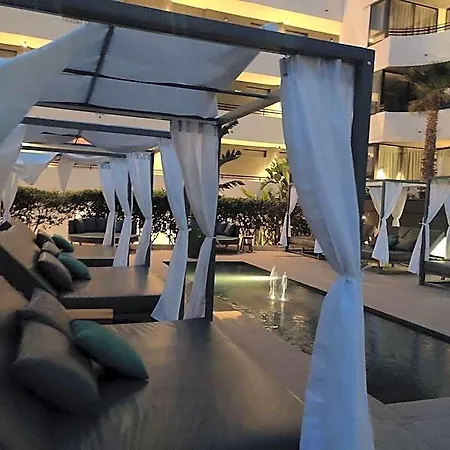 Luxury With Pool View 아파트호텔 3*
