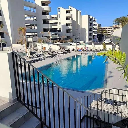 Luxury With Pool View 아파트호텔 3*