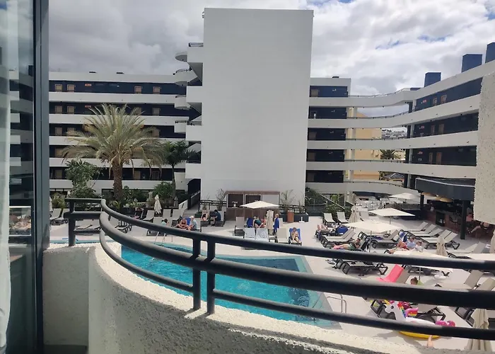 Luxury With Pool View Aparthotel