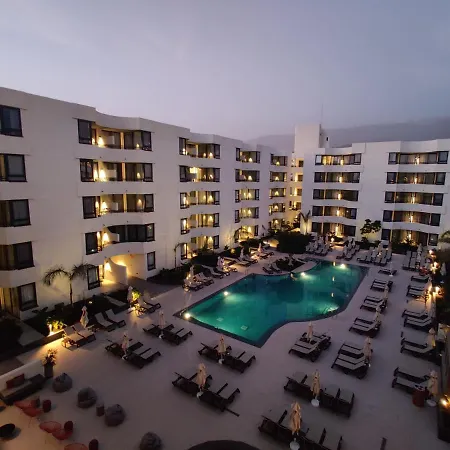 Luxury With Pool View 3* 阿德耶