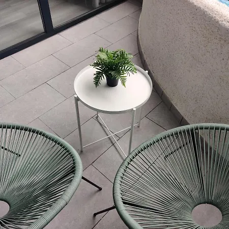 Luxury With Pool View 公寓式酒店 3*