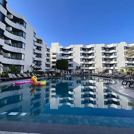 Luxury With Pool View 阿德耶